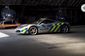 ferrari 468 italia viatura policia republica tcheca2