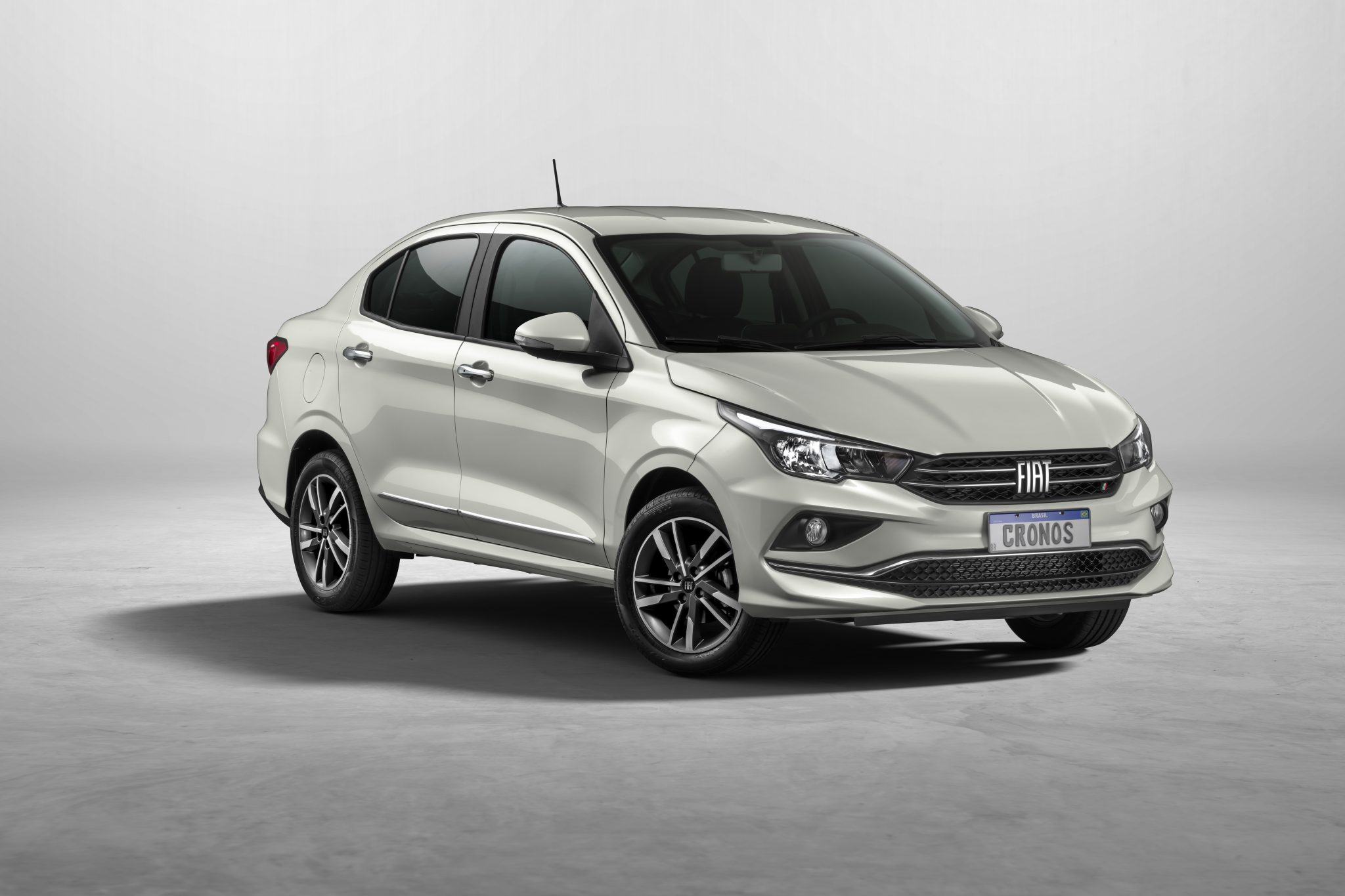 Fiat Cronos 2023 chega com CVT e visual renovado