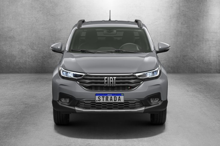 fiat strada volcano 2023 cinza frente led