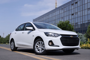 chevrolet onix uzbequistao branco frente parado