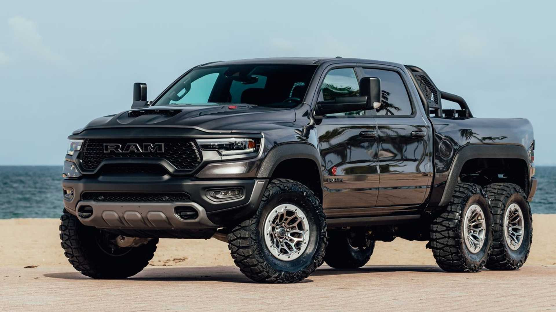 Influenciadores Tentam Pular Rampa Com Uma Ram 1500 TRX 6x6