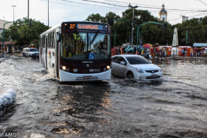 ônibus enchentes