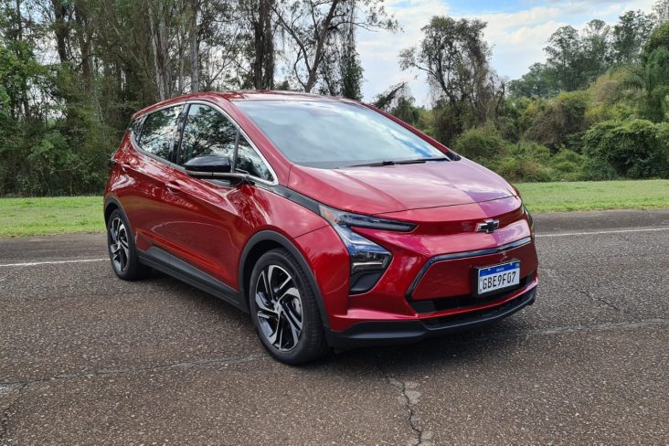 chevrolet bolt ev 2023 vermelho frente