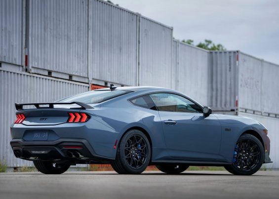 ford mustang gt 2024 cinza traseiro