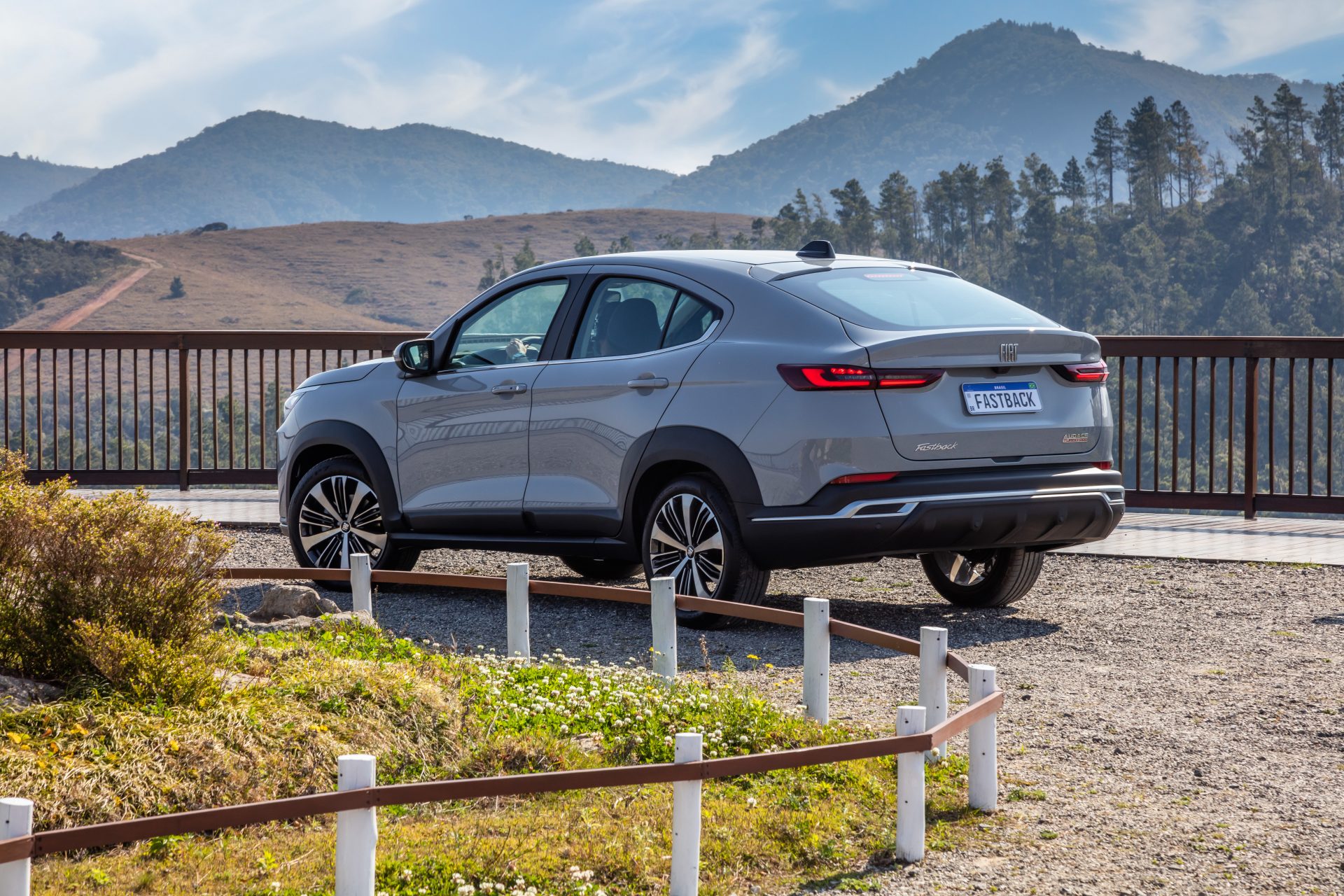 Duelo: Fiat Fastback ou VW Nivus? Quem é o melhor SUV-cupê compacto