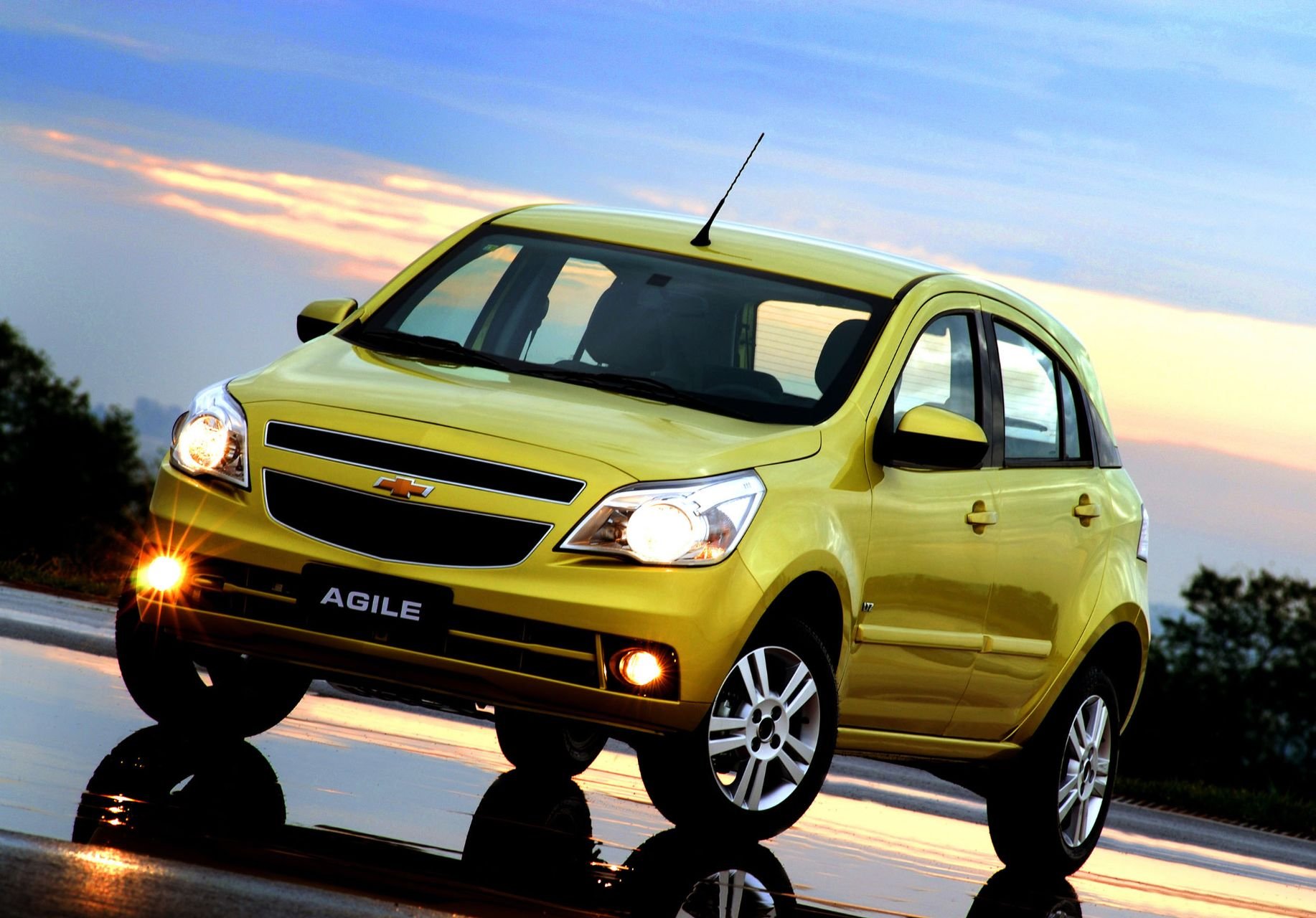 chevrolet agile 2009 verde frente parado campo de provas da cruz alta