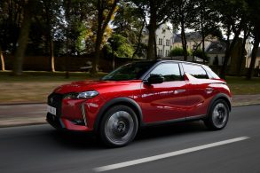 ds 3 2023 vermelho frente movimento
