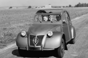 citroen 2cv 1949 foto de epoca em preto e branco