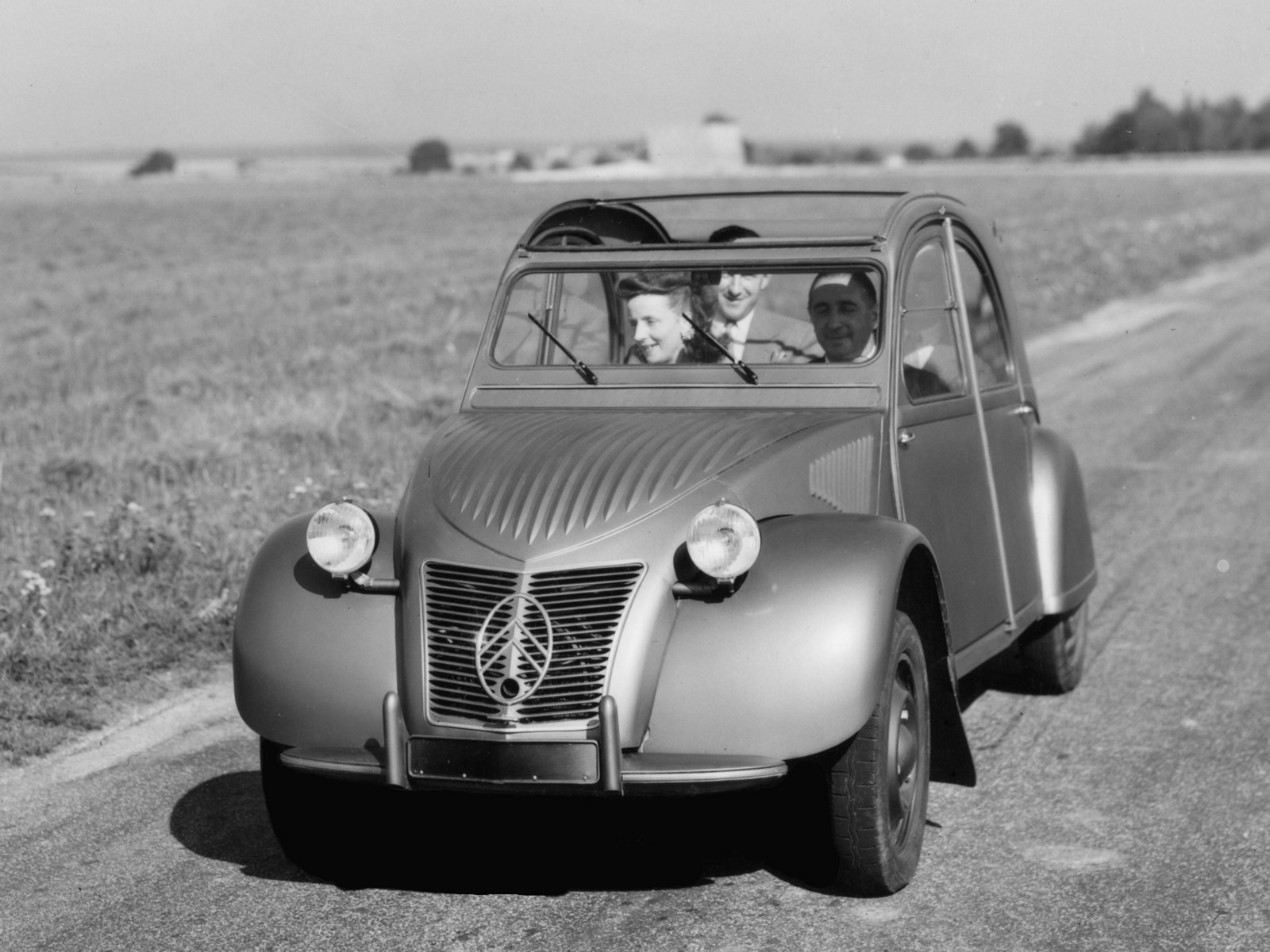 Citroën desenvolve carro conceitual no formato de ovo