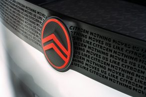 nova logo citroen 2022 em grade de carro conceito