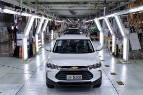chevrolet tracker sendo feito na fabrica argentina