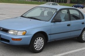 toyota corolla sedan 1995 azul tres quartos