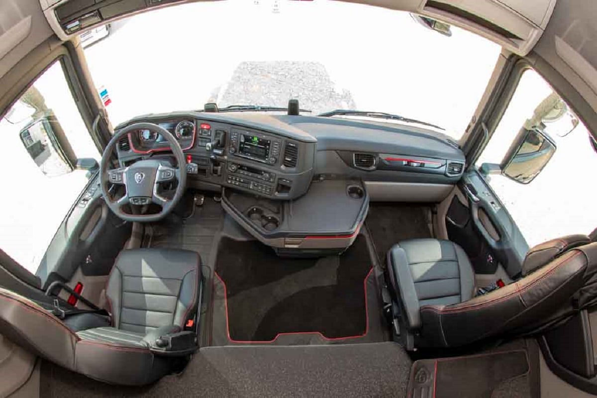 scania v8 interior 1