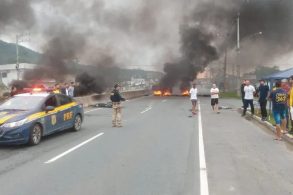 manifestacoes queimam pneus rodovias santa catarina