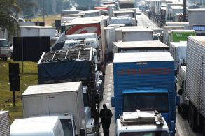 bloqueio rodovias caminhoneiros