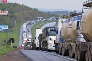 bloqueios rodovias brasil caminhoneiros eleicoes br-040