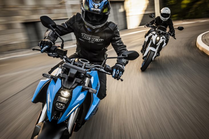 Suzuki lança motocicletas GSX-8S e V-Strom 800DE