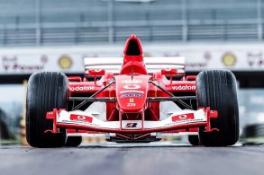 ferrari f2003 ga michael schumacher vendida leilao 78 milhoes