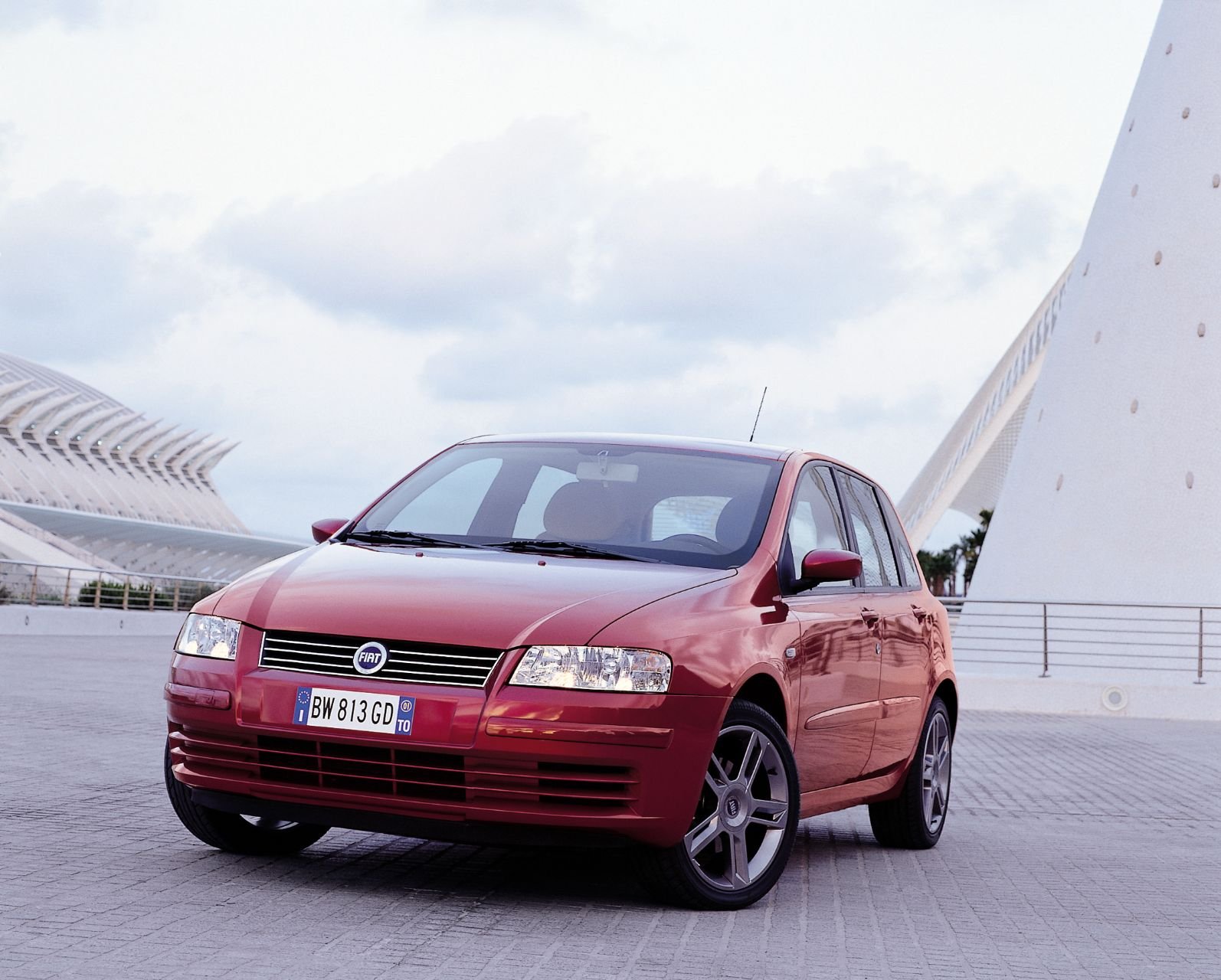 fiat stilo abarth vermelho frente parado