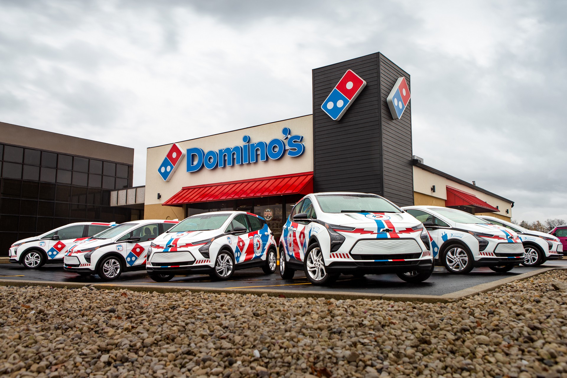 Com 855 Chevrolet Bolt, Domino's tem maior delivery elétrico do mundo