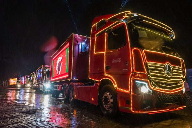 Caminhão de Natal Coca Cola com luz : : Brinquedos e