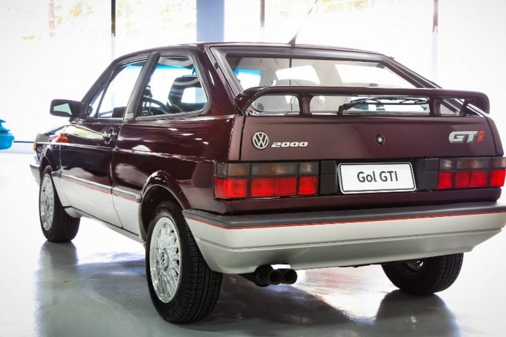 garagem vw gol gti 2000 1992 vinho traseira acervo vw