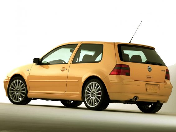 volkswagen gti 20th anniversary amarelo traseira parado