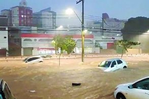 carros arrastados pela agua chuva belo horizonte