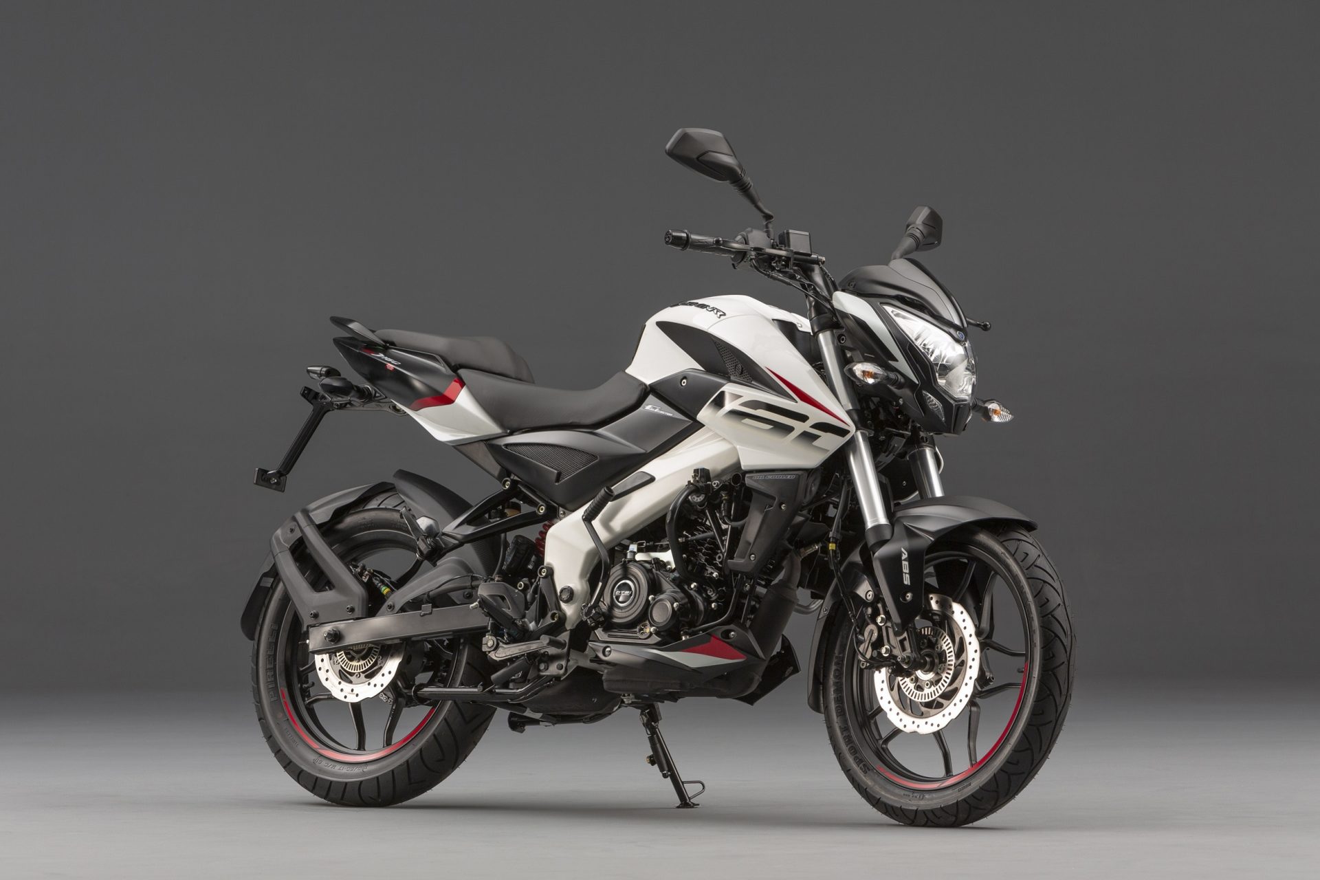 Bajaj Dominar 160 Pequena Com Cara De Intermedi ria