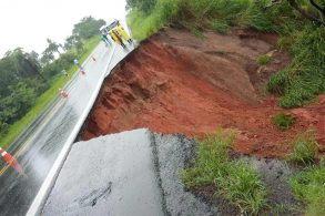 interdicao rodovia mg chuva