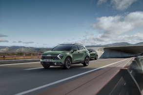 kia sportage 2023 verde visto de lado