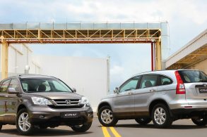 honda cr v 2010 duas unidades uma de frente e uma de traseira paradas na fabrica da honda