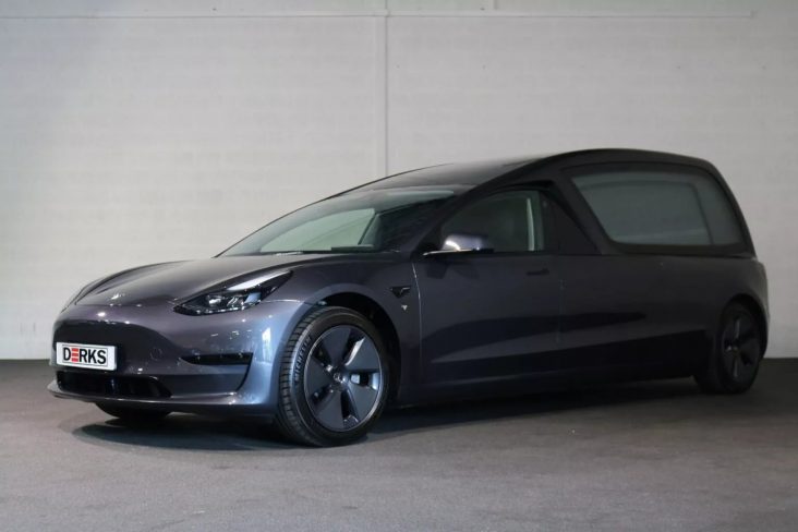 tesla model 3 funerario