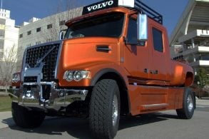 volvo vhd picape frente