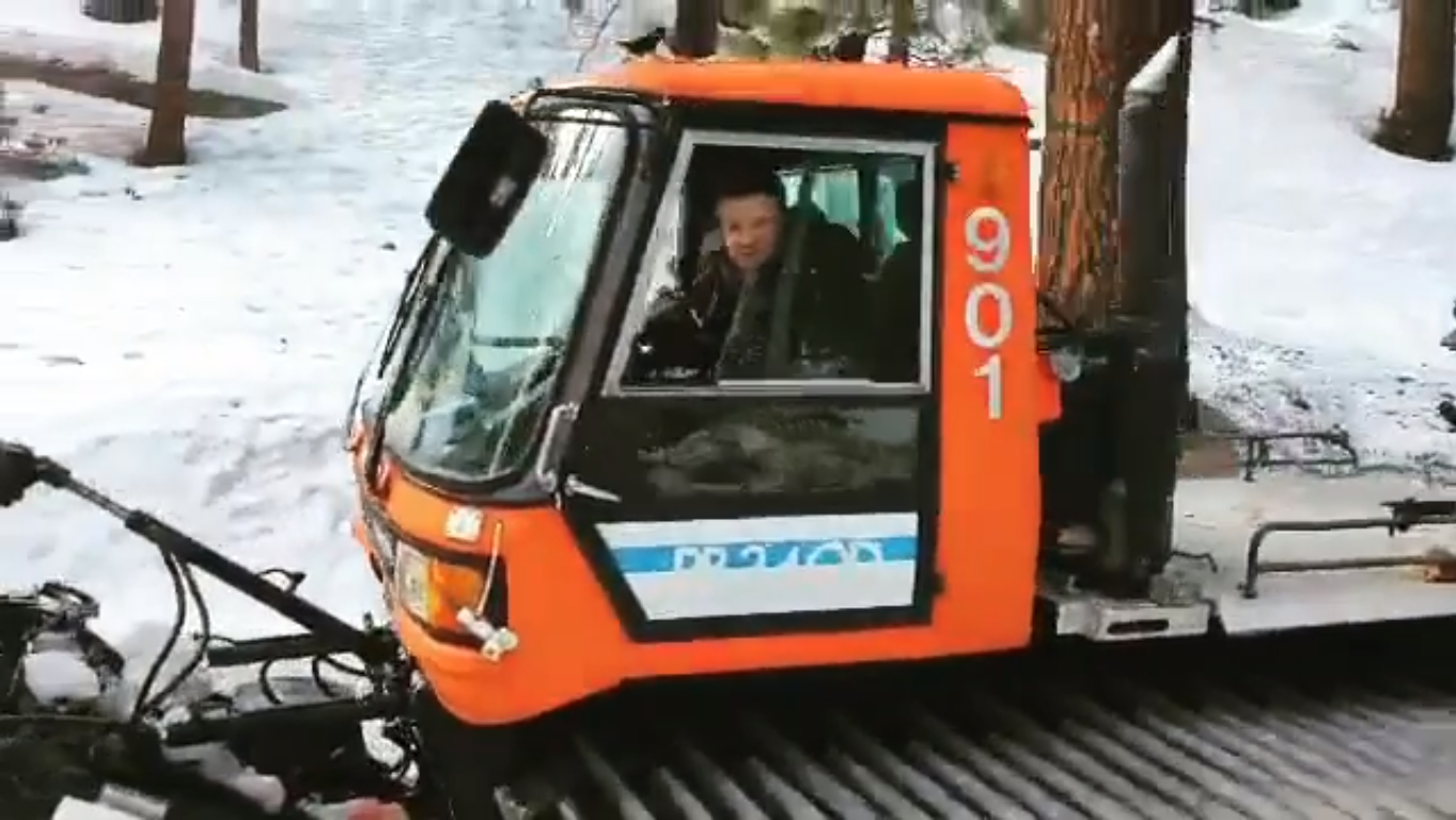 Jeremy Renner sofre acidente com snowcat em sua propriedade
