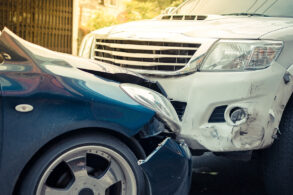 acidente de trasito carros batida frente portal