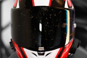 como limpar a viseira do capacete de moto