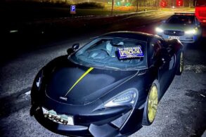 Jovem de 18 anos tem McLaren M40 apreendida dois dias após a compra