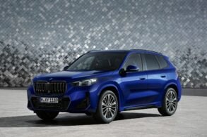 bmw x1 2023 azul frente e lateral