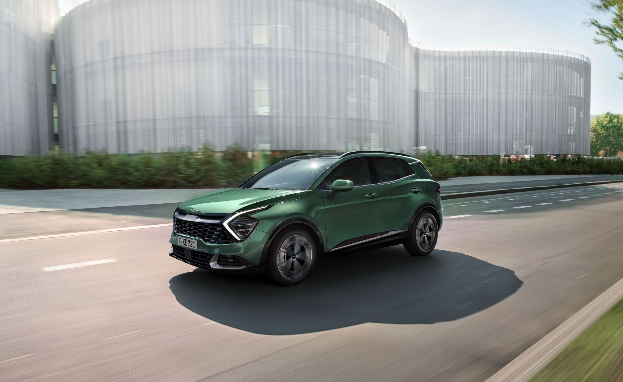 kia sportagem 2023 verde em movimento