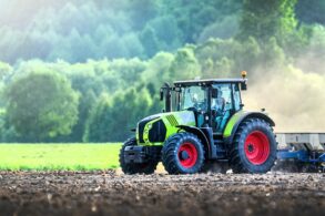 veículos agrícolas - Trator