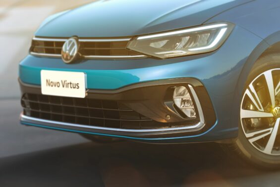 volkswagen virtus highline 2023 azul biscay dianteira detalhe farol grade