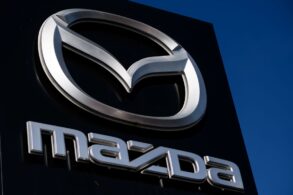 logo mazda aposta carro eletrico baixa autonomia pequena bateria