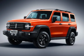 SUV GWM Tank 330 na cor laranja visto em 3/4 de frente