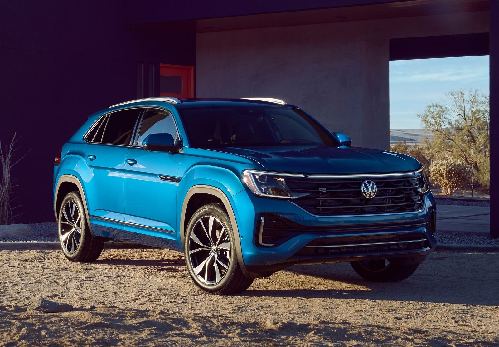 volkswagen atlas cross sport 2024 azul frente e lateral SUVs vendidos nos EUA