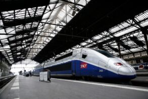 shutterstock tgv trem bala franca em estacao