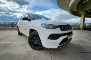 jeep compass 4xe 2022 branco frente e lateral