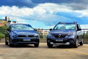 comparativo renault stepway 1 0 2023 contra volkswagen polo track 2023 frente parados