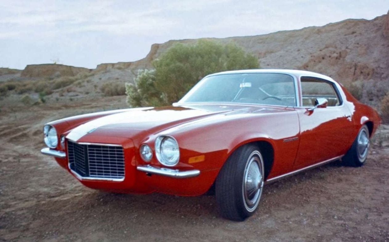 chevrolet camaro segunda geracao 1970 vermelho frente e lateral