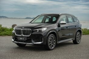 bmw x1 sdrive20i xline preto frente parado